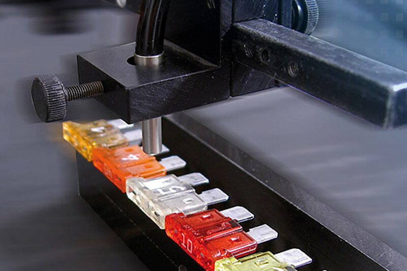 Component Sorting Color recognition component sorting | Micro-Epsilon